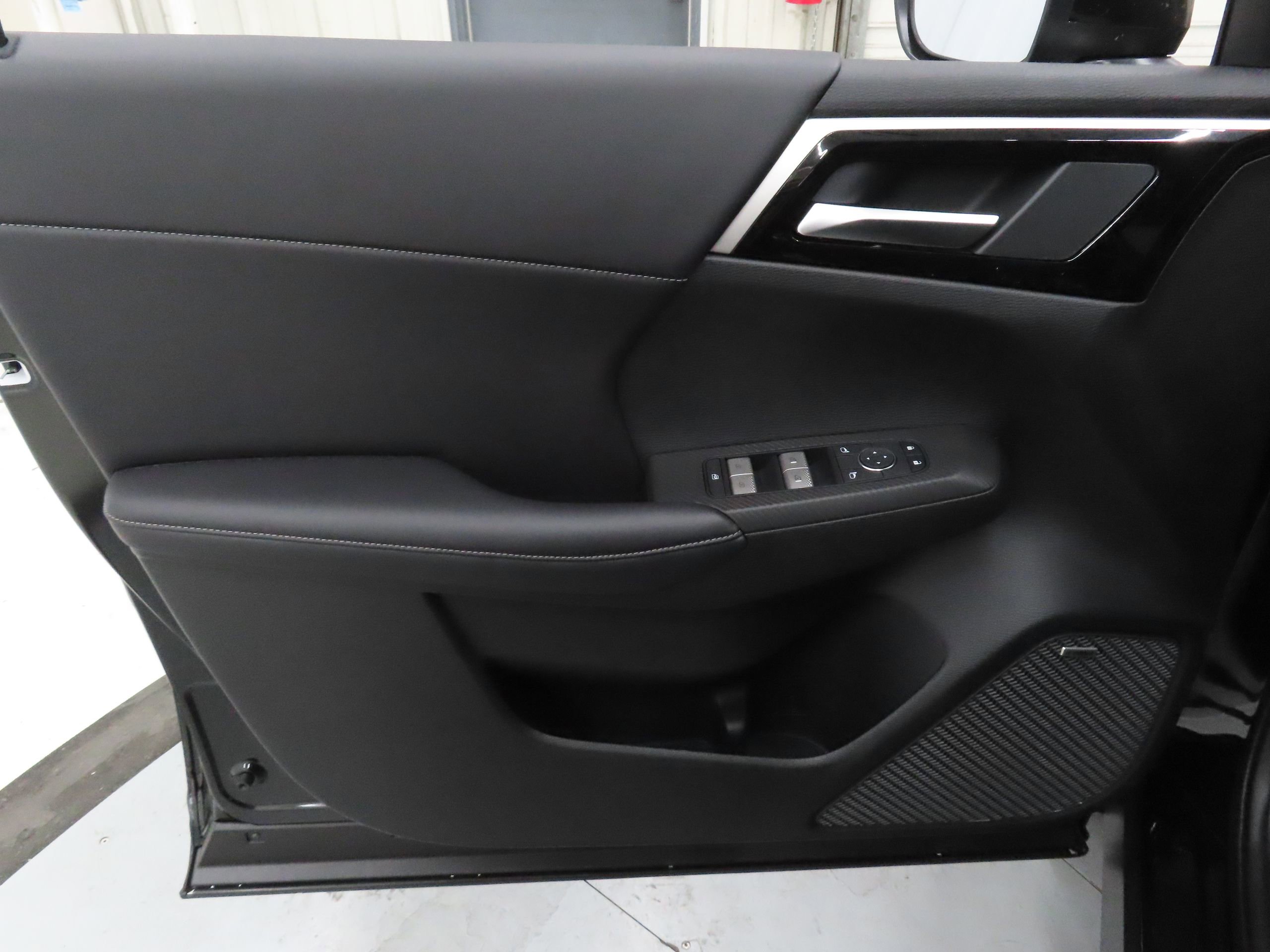 New 2026 Mitsubishi Outlander LE FWD image 9