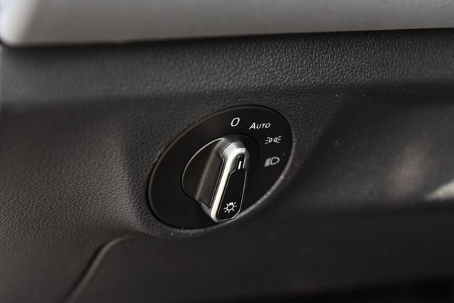 Certified 2025 Volkswagen Jetta SE w/ Sunroof Package FWD image 11
