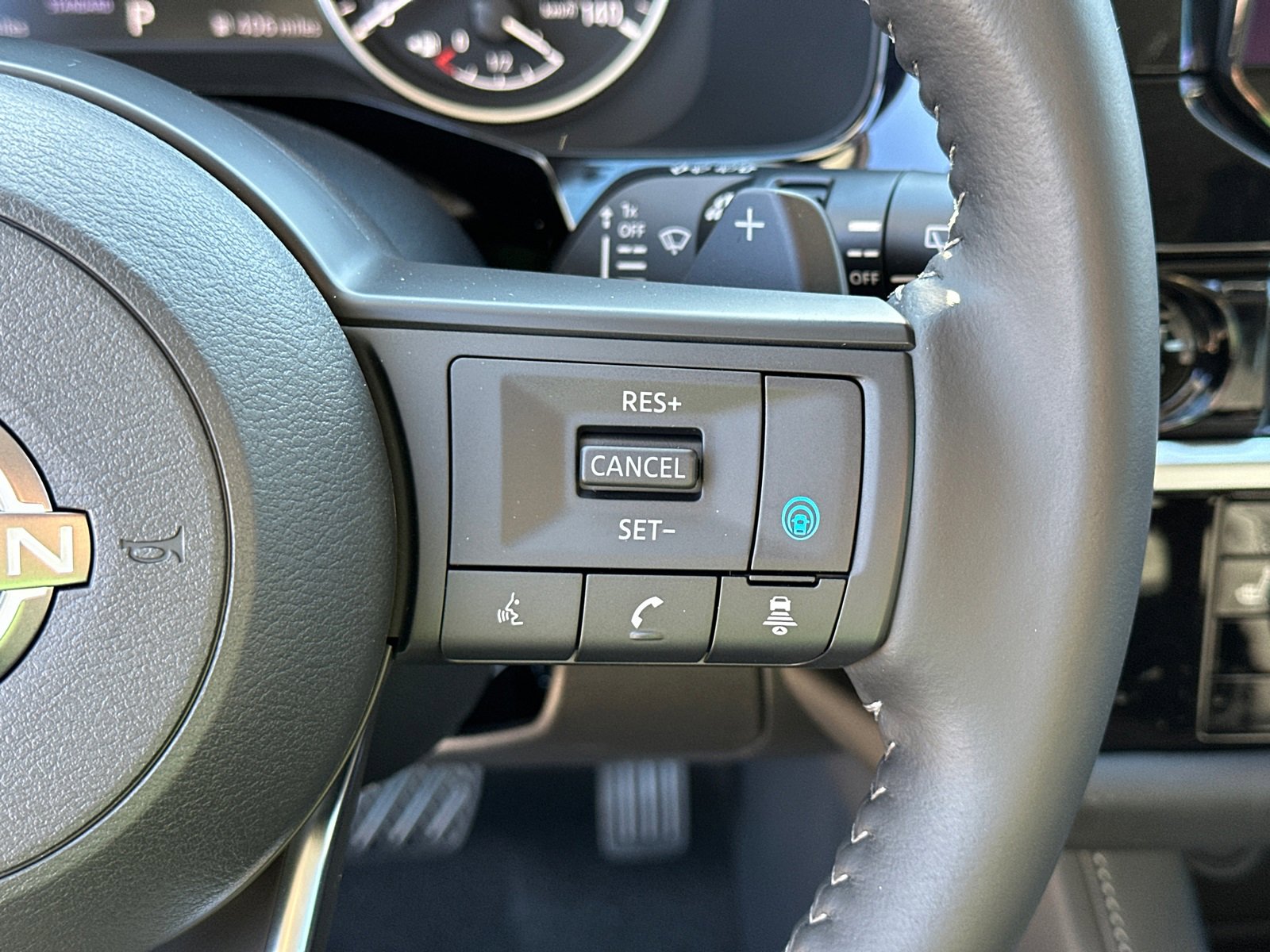 New 2025 Nissan Pathfinder SV w/ Black Appearance Package image 28