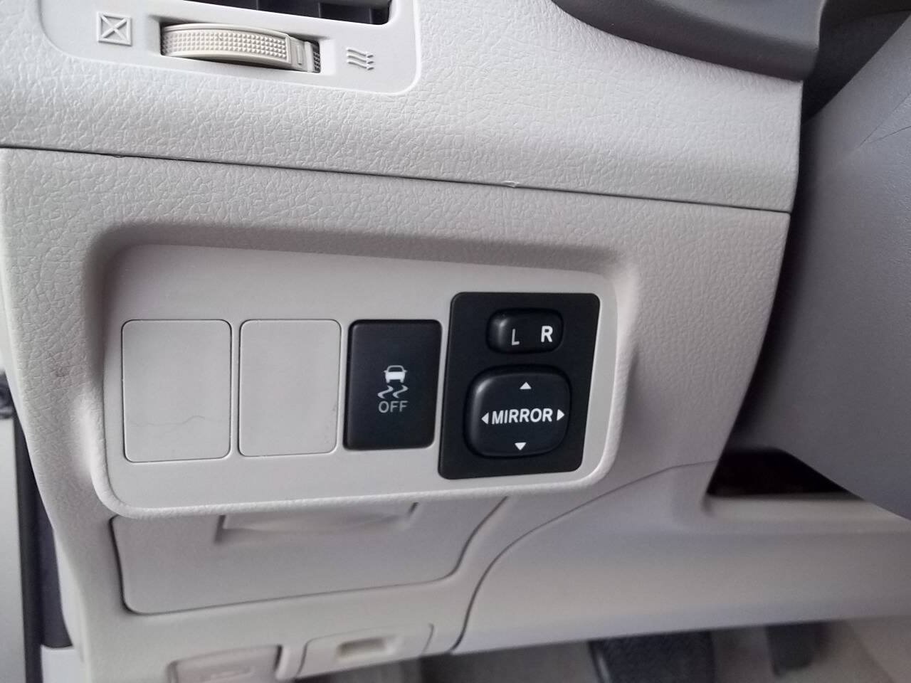 Used 2010 Toyota Corolla LE FWD image 20