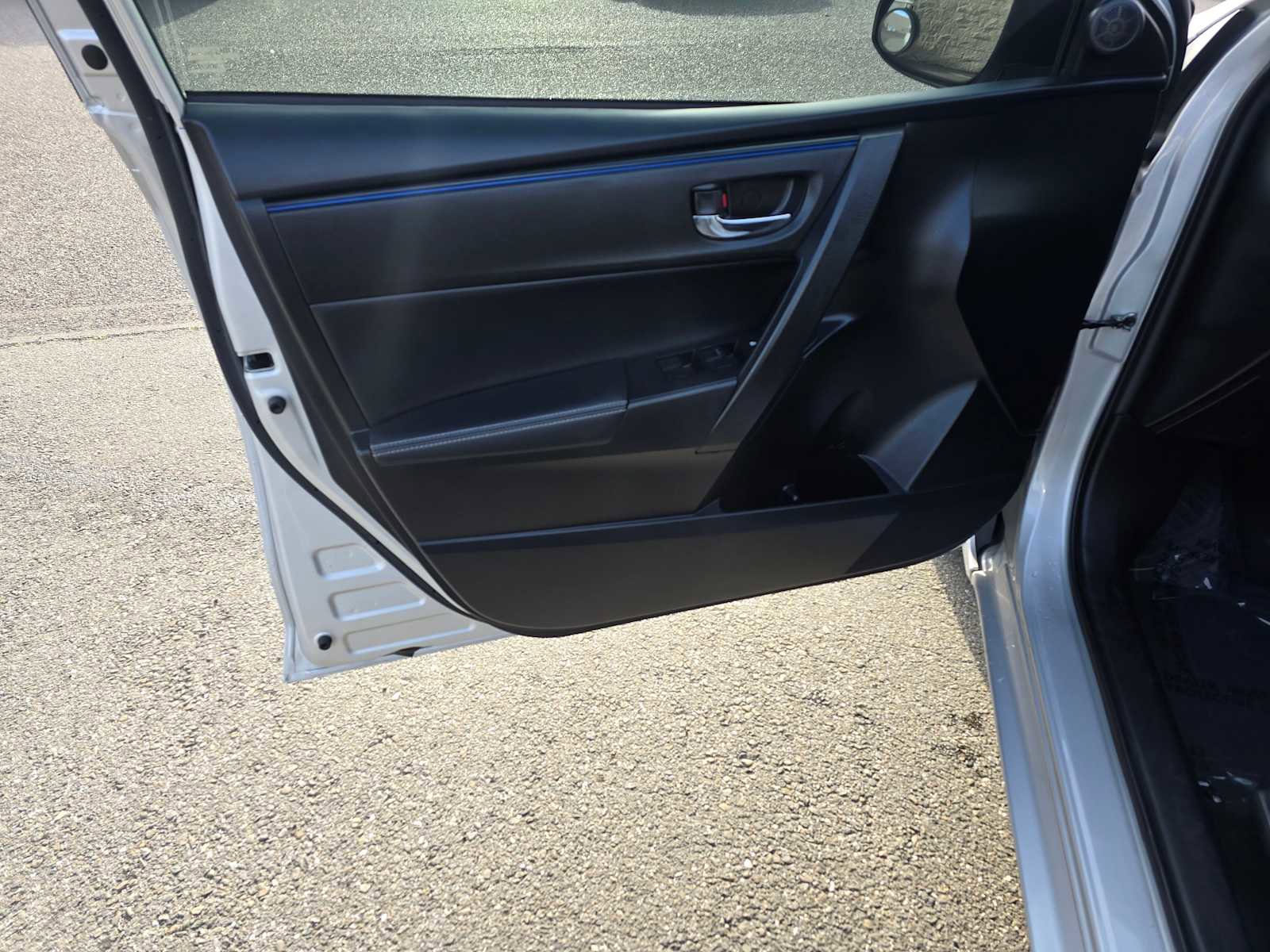 Used 2017 Toyota Corolla XSE image 21