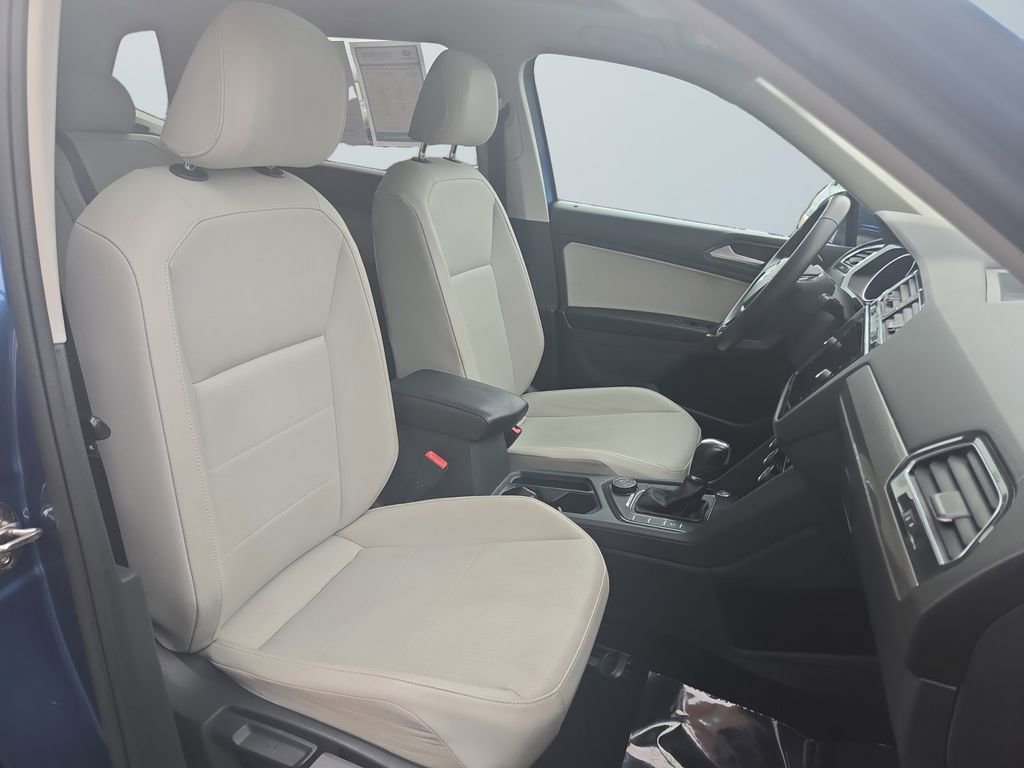 Used 2018 Volkswagen Tiguan SE w/ Panoramic Sunroof Package image 15