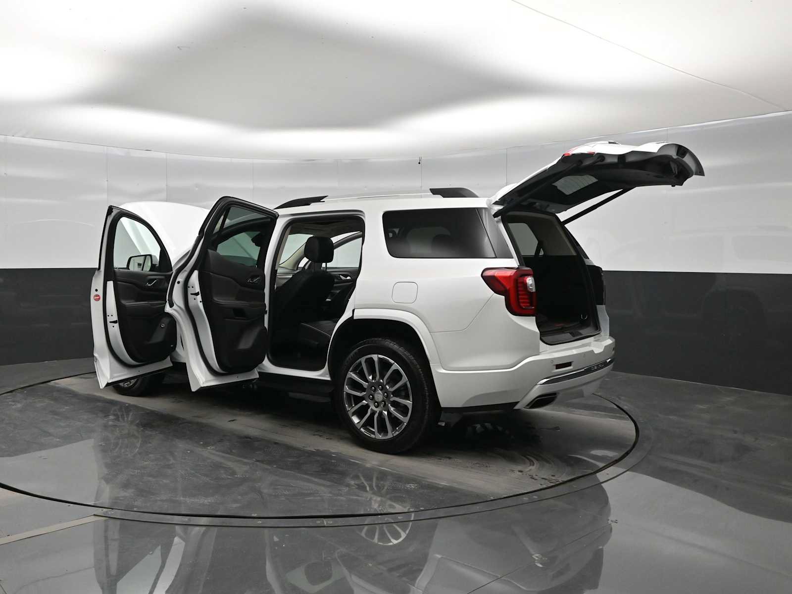 Used 2022 GMC Acadia Denali w/ Denali Ultimate Package AWD/4WD image 42