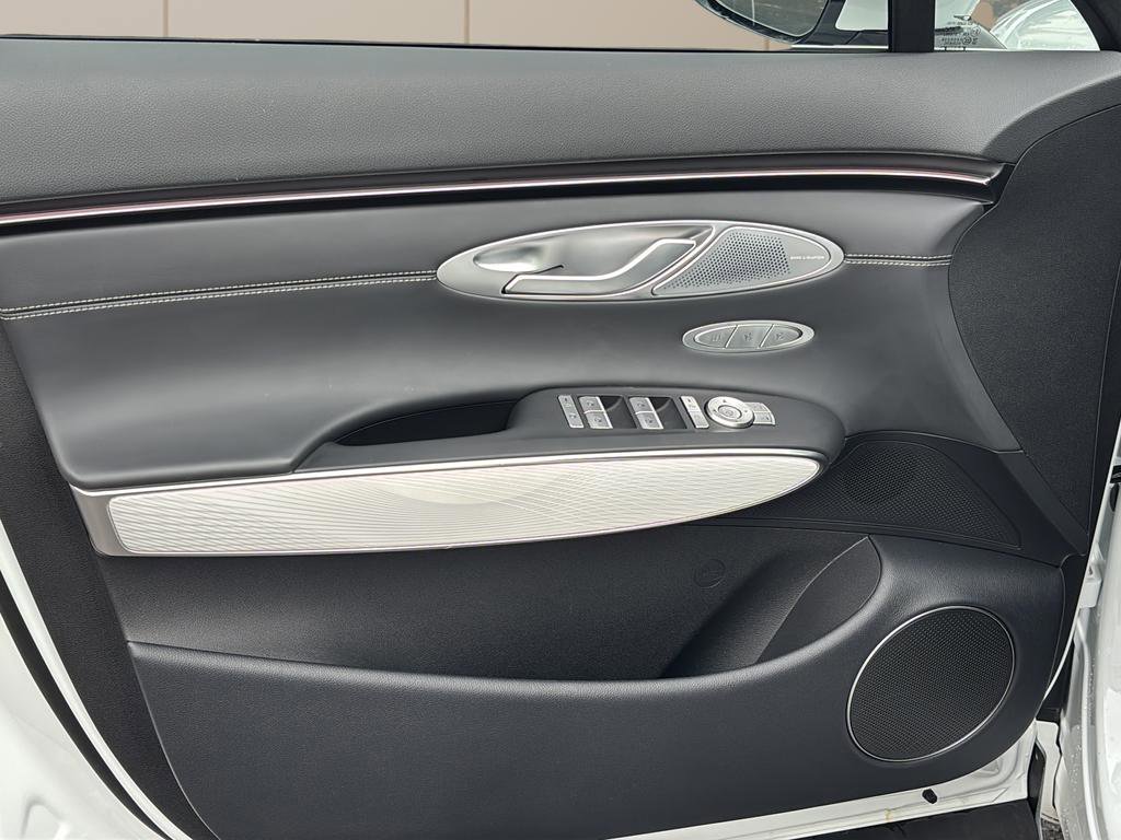 Certified 2026 Genesis GV70 2.5T Advanced image 16