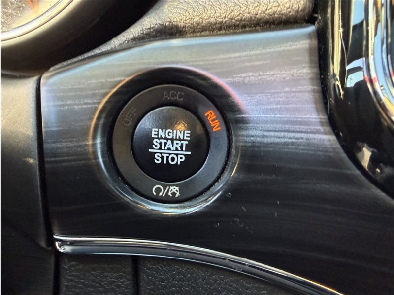 Used 2020 Jeep Grand Cherokee Limited w/ Luxury Group II image 38