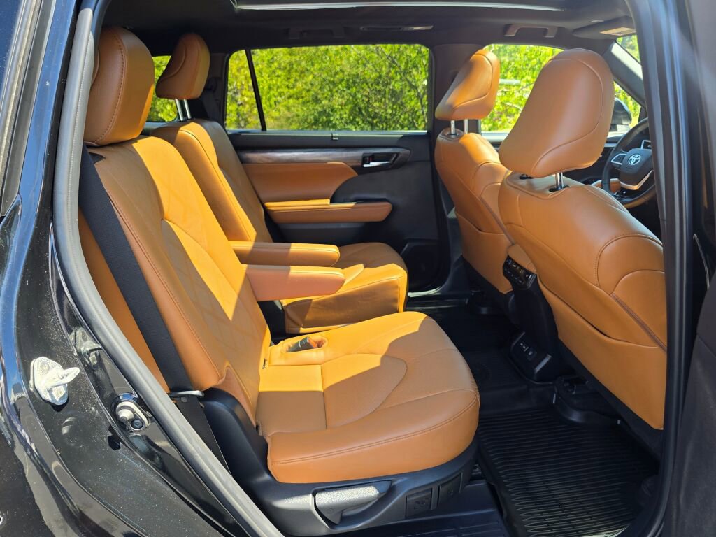 Used 2024 Toyota Highlander Platinum image 44