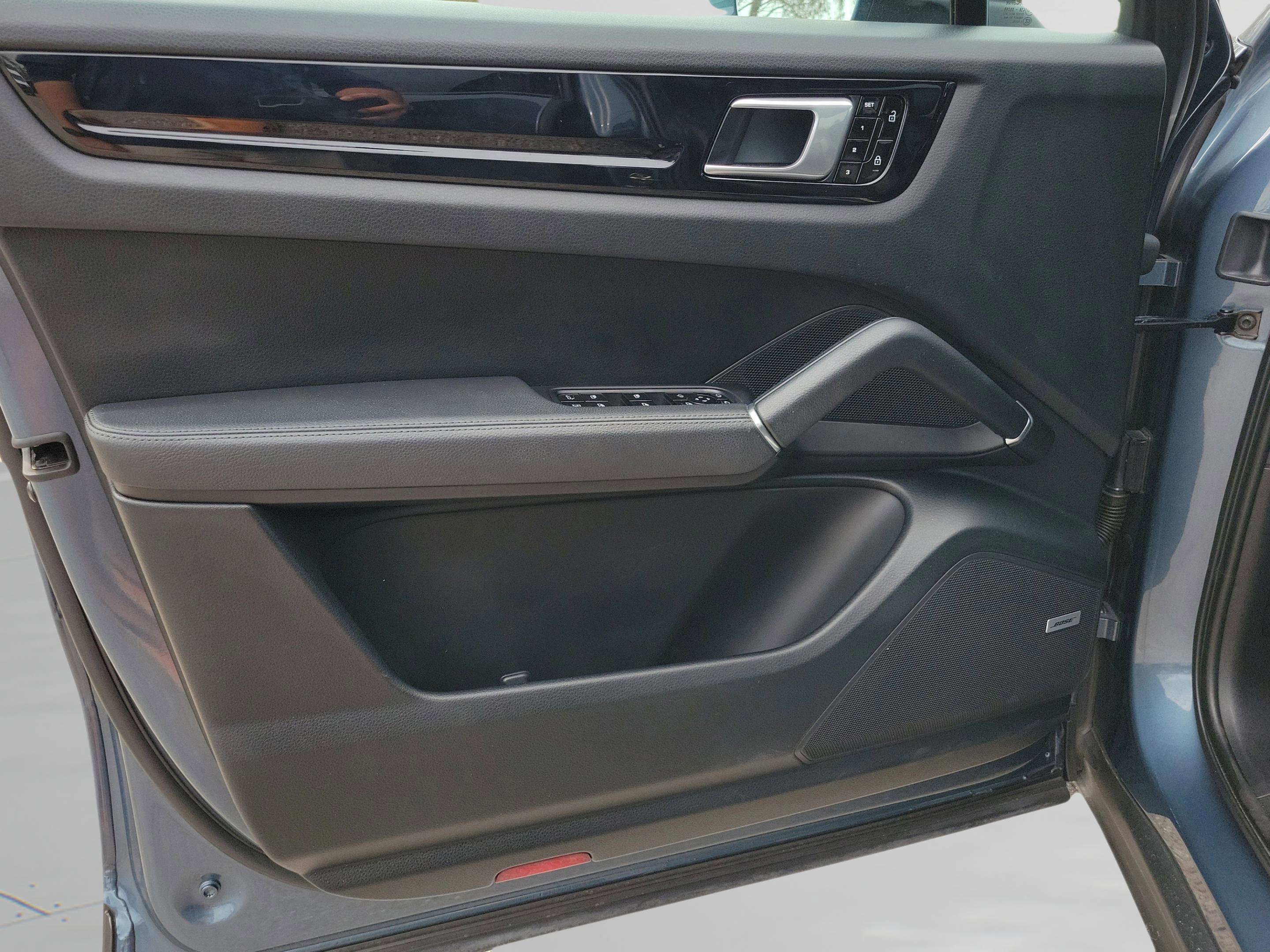 Used 2020 Porsche Cayenne E-Hybrid image 20