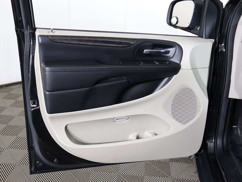 Used 2016 Dodge Grand Caravan American Value Package image 17