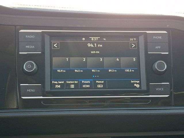 Certified 2023 Volkswagen Jetta SE w/ Panoramic Sunroof Package FWD image 22