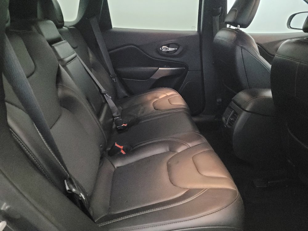Used 2019 Jeep Cherokee Limited w/ Technology Group AWD/4WD image 19