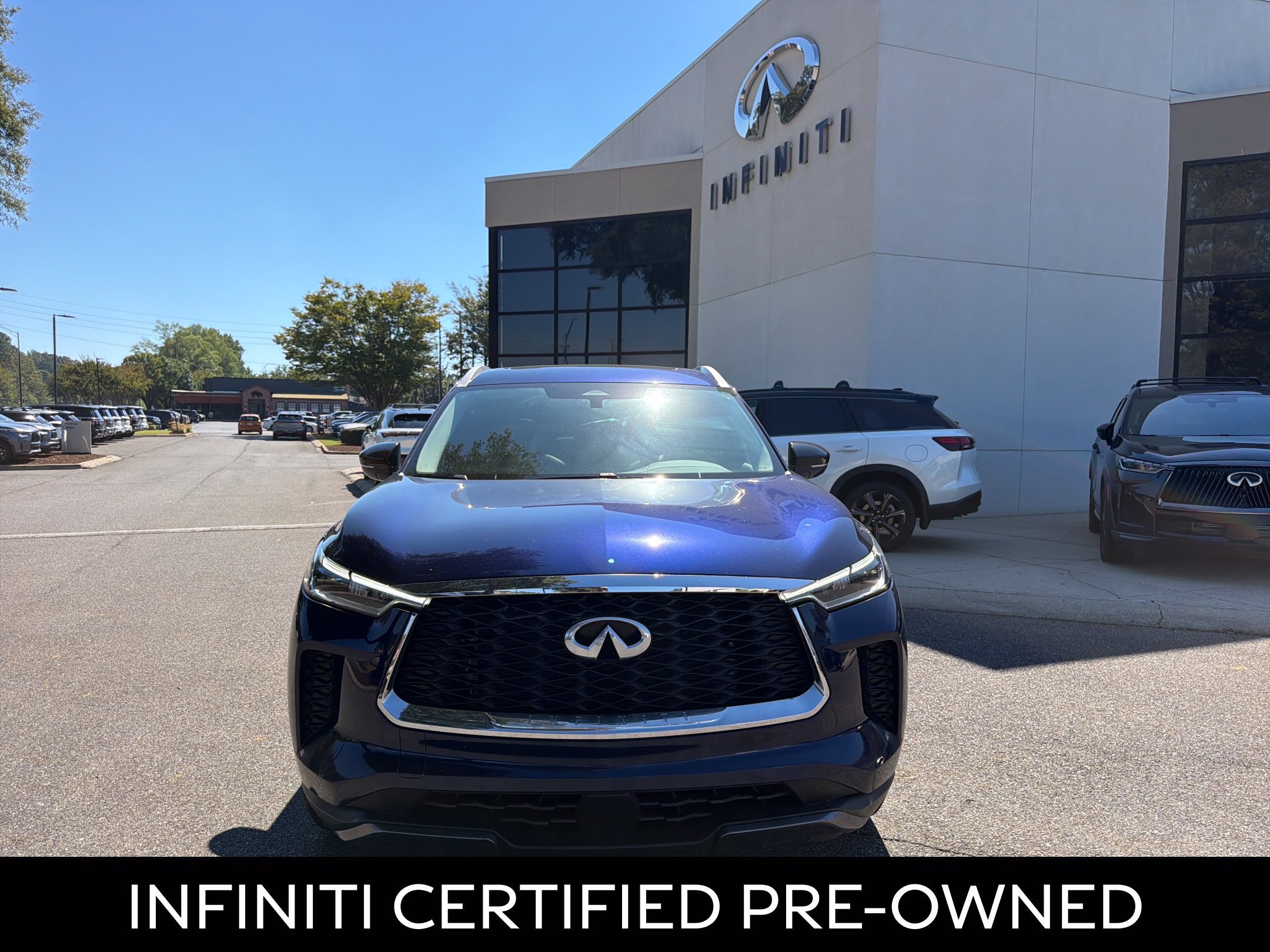 Certified 2022 INFINITI QX60 Luxe w/ Cargo Package FWD image 3