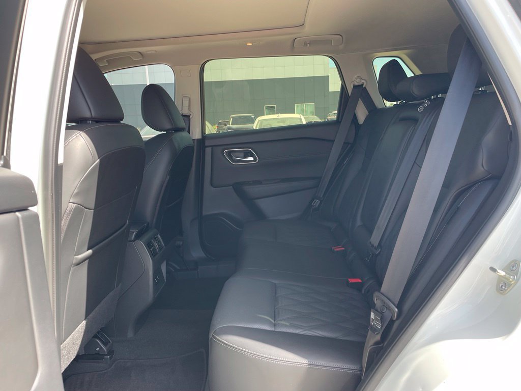Certified 2024 Nissan Rogue Platinum FWD image 26