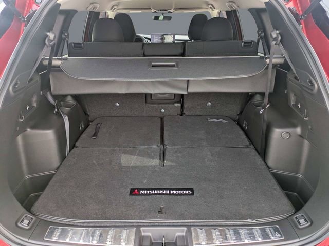 Used 2025 Mitsubishi Outlander ES image 12
