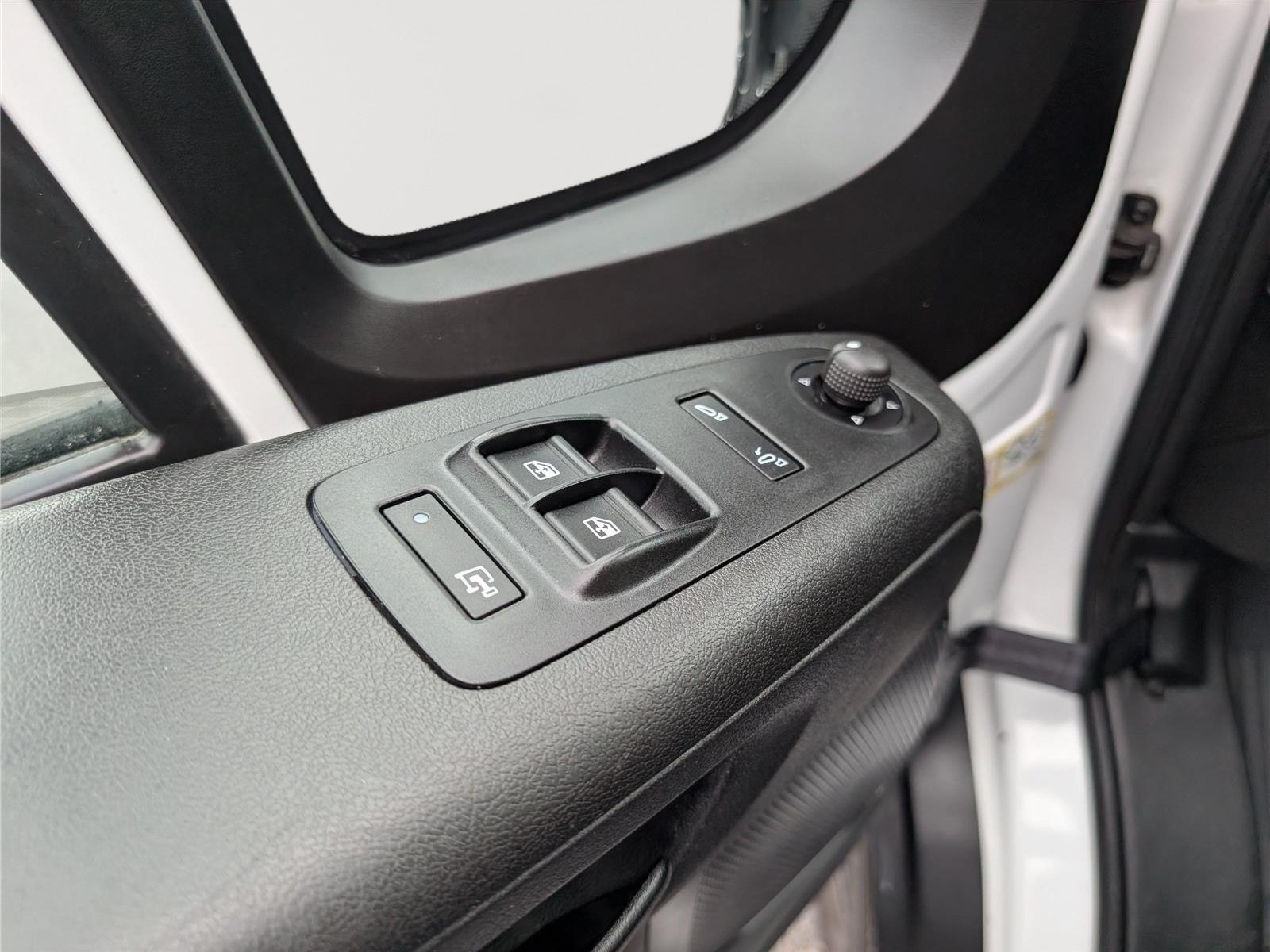Used 2024 RAM ProMaster 2500 w/ Convenience Group FWD image 18