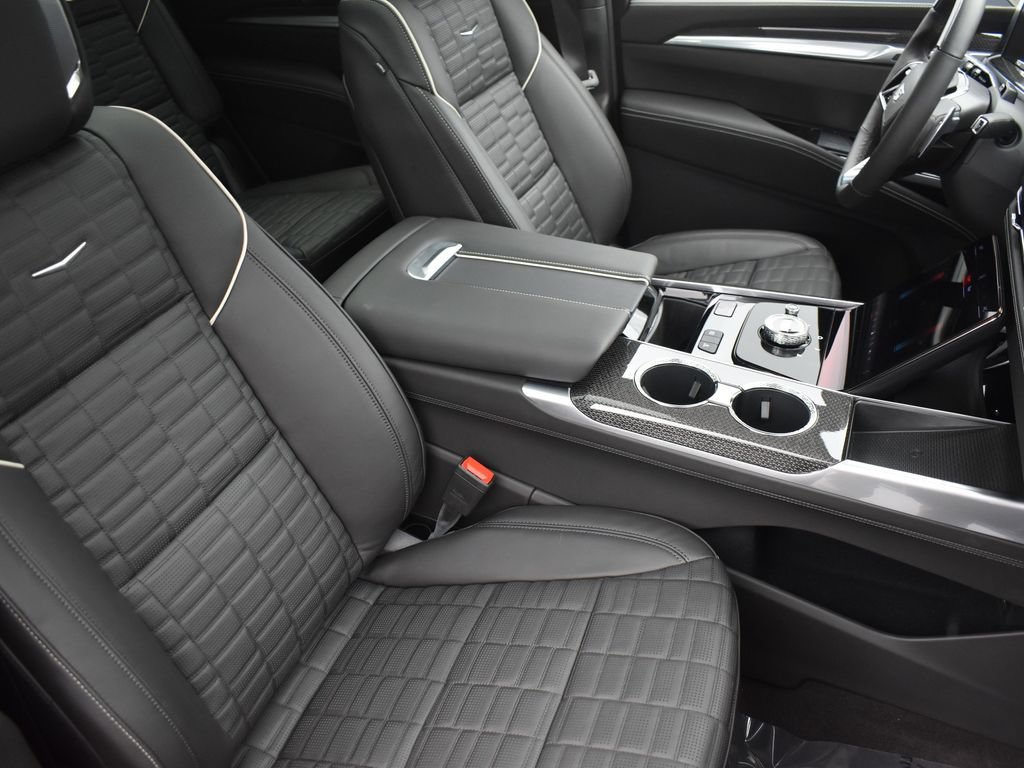 Certified 2025 Cadillac Escalade V w/ LPO, ONYX Package AWD/4WD image 41