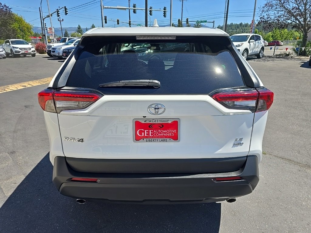 Used 2022 Toyota RAV4 LE image 6