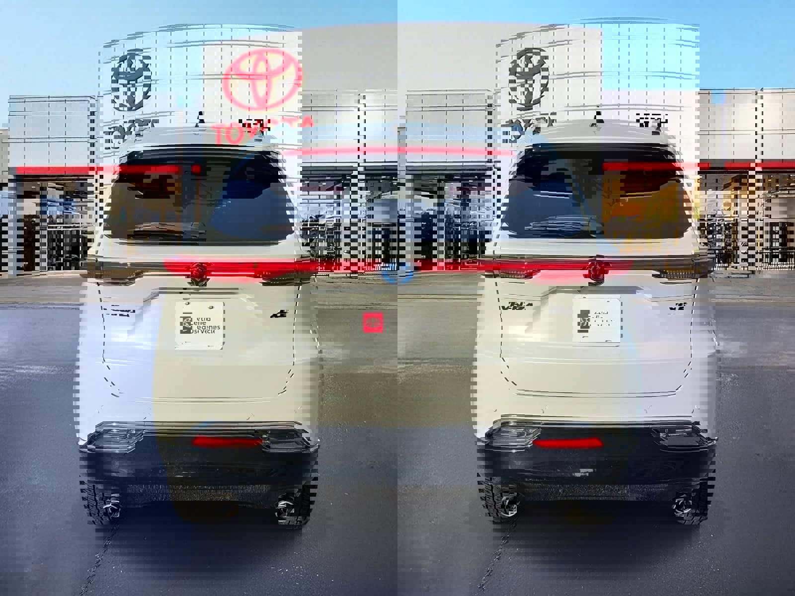 Certified 2024 Toyota Venza XLE image 4