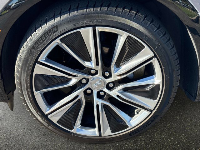 Certified 2025 Cadillac Lyriq Luxury w/ LPO, Floor Liner Package AWD/4WD image 9