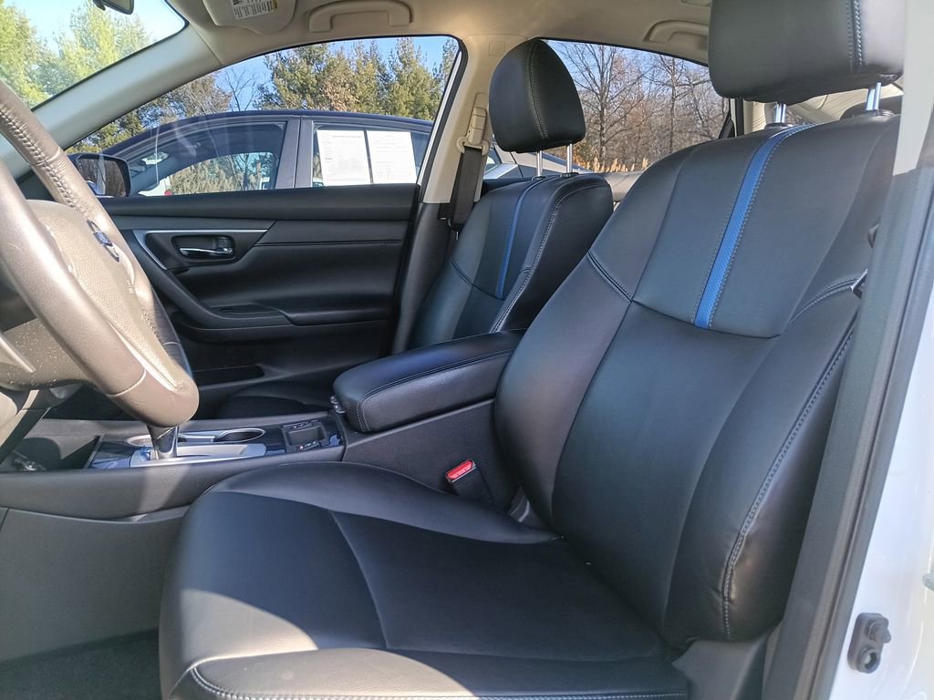 Used 2018 Nissan Altima 2.5 SR w/ SR Midnight Edition image 10