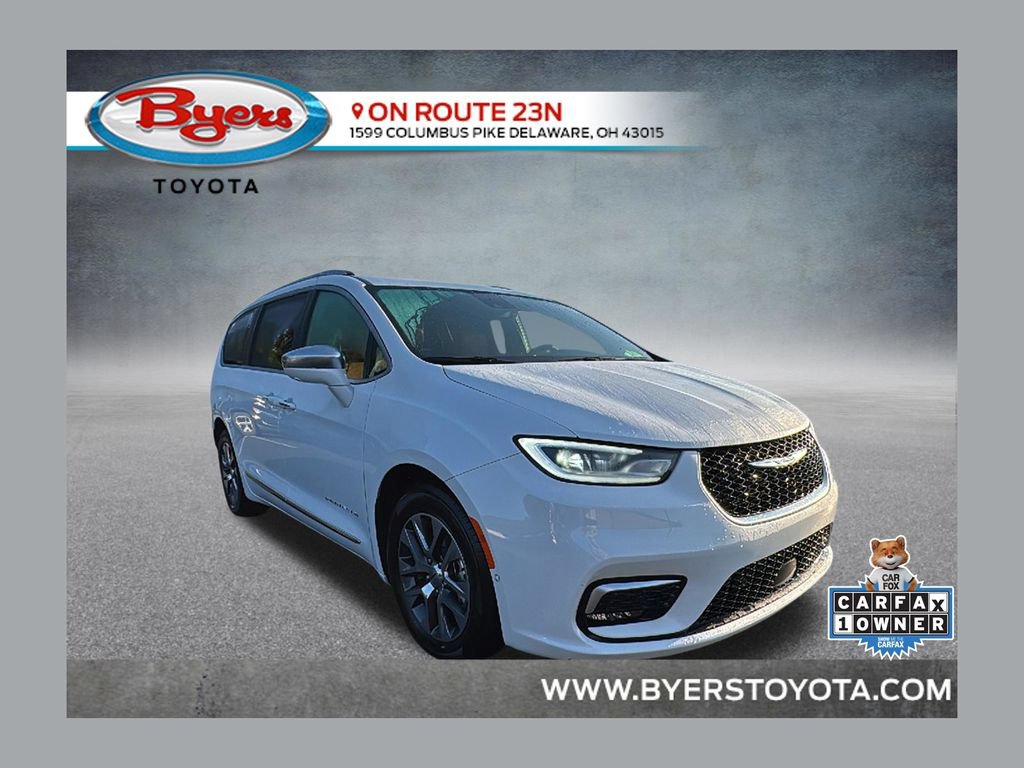 Used 2024 Chrysler Pacifica Pinnacle FWD image 1