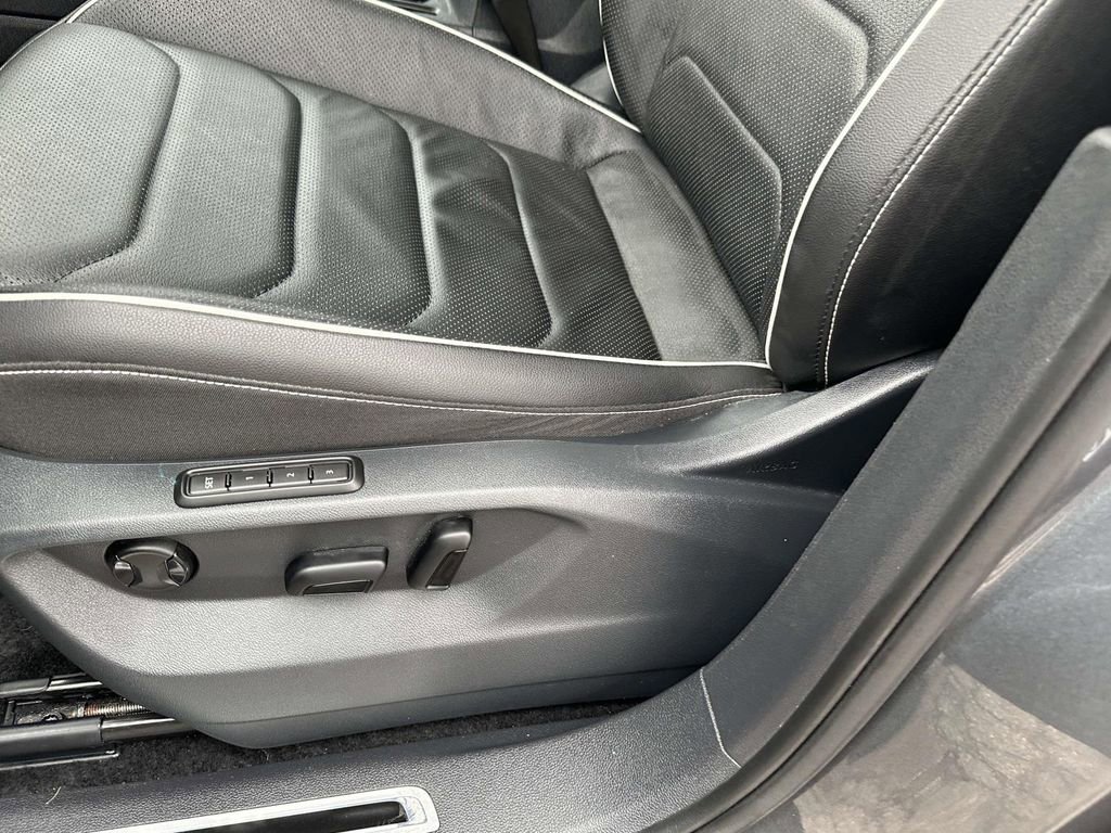 Certified 2024 Volkswagen Tiguan SEL R-Line image 23