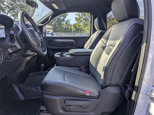 Used 2024 RAM 2500 Tradesman w/ Chrome Appearance Group image 15