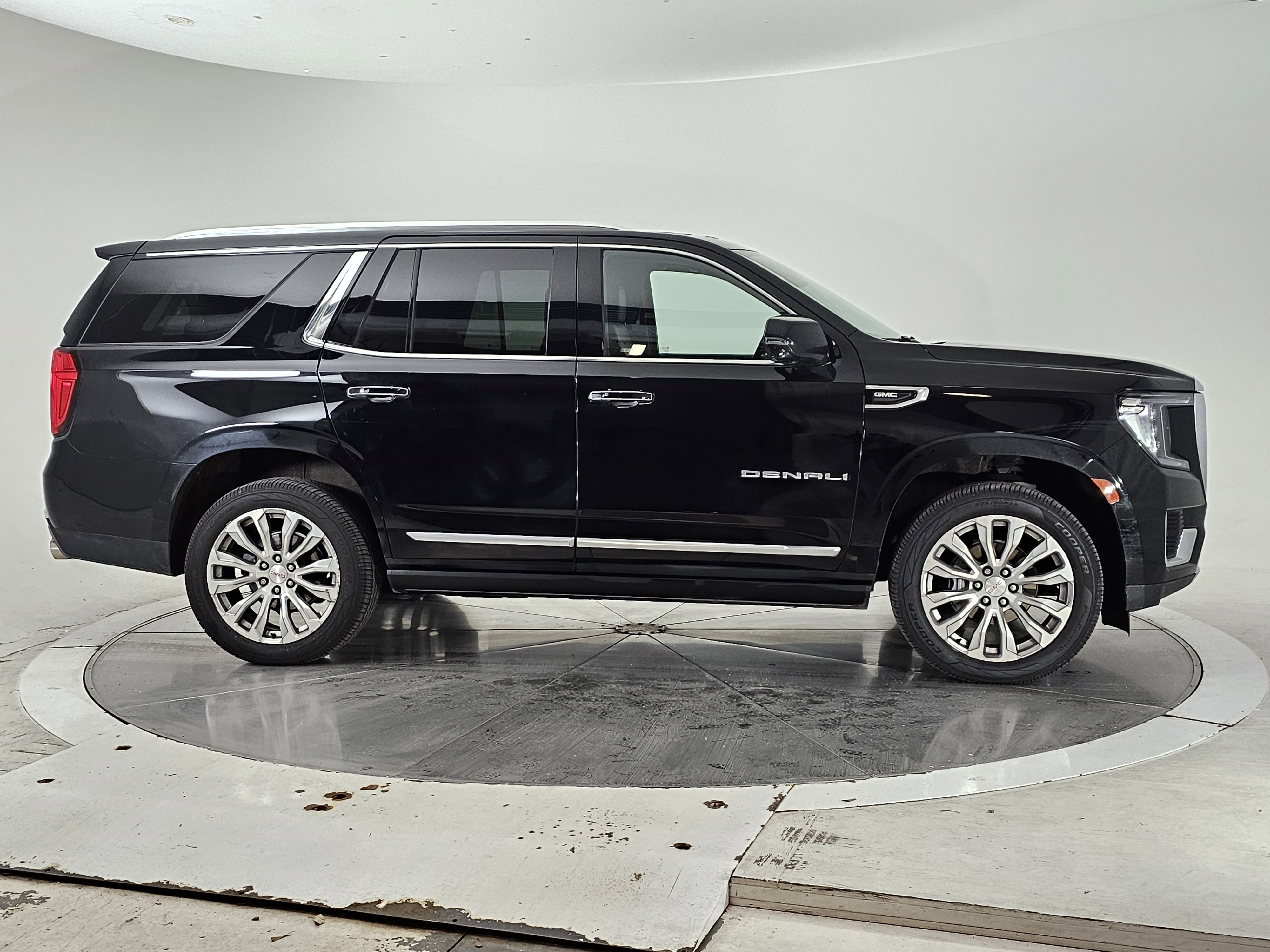 Used 2022 GMC Yukon Denali w/ Max Trailering Package image 3