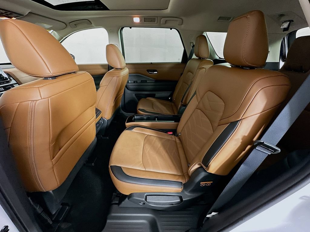 Certified 2025 Nissan Pathfinder Platinum AWD/4WD image 34