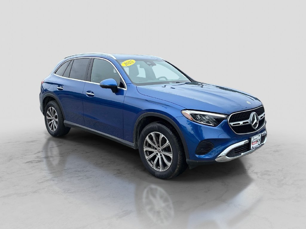 Used 2025 Mercedes-Benz GLC 300 4MATIC image 3