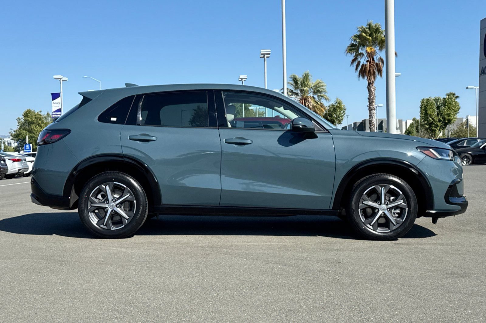Used 2023 Honda HR-V EX-L image 3