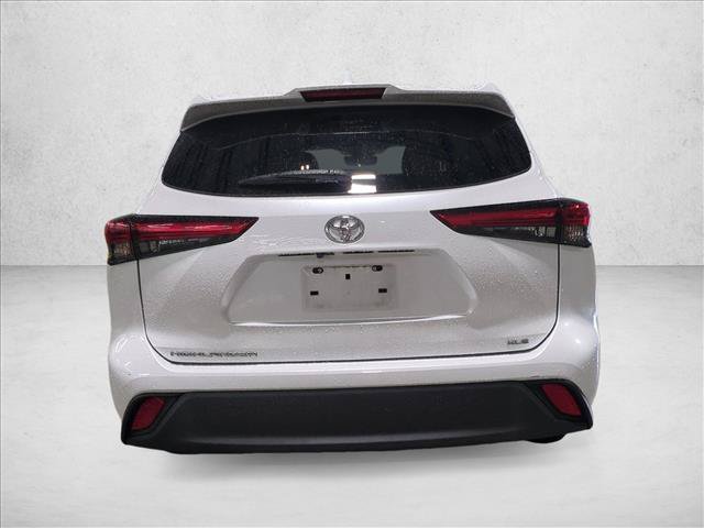 Used 2023 Toyota Highlander XLE FWD image 6