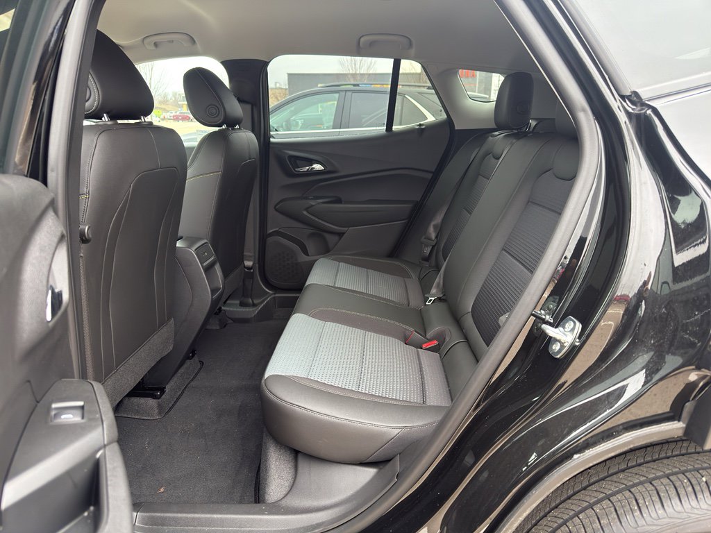Used 2025 Chevrolet Trax LT w/ Driver Confidence Package FWD image 35