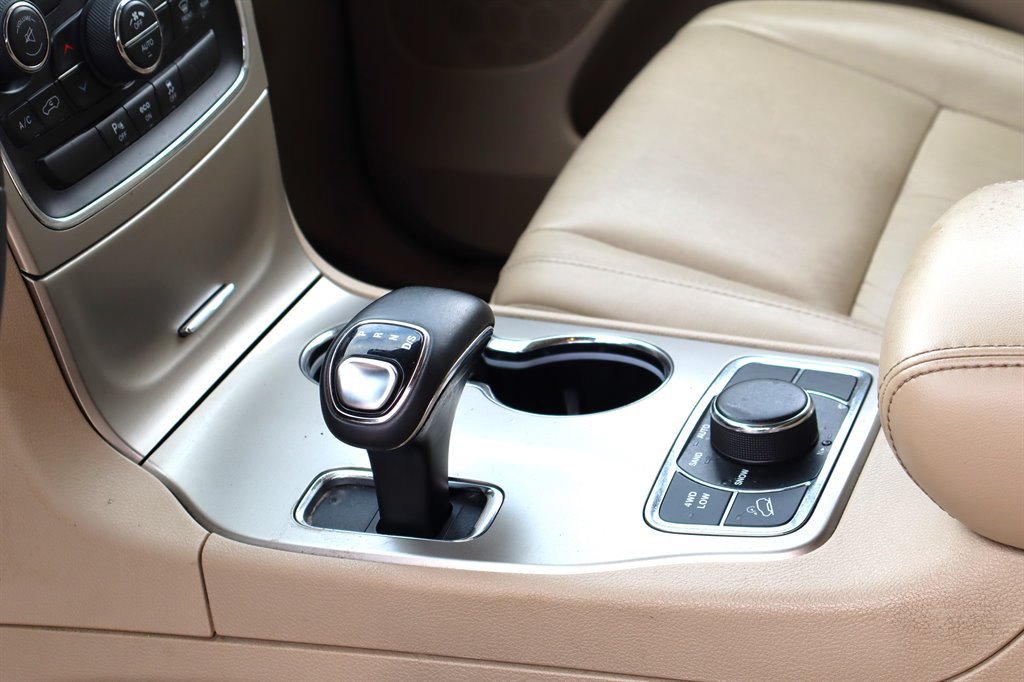 Used 2014 Jeep Grand Cherokee Limited w/ Trailer Tow Group IV AWD/4WD image 33