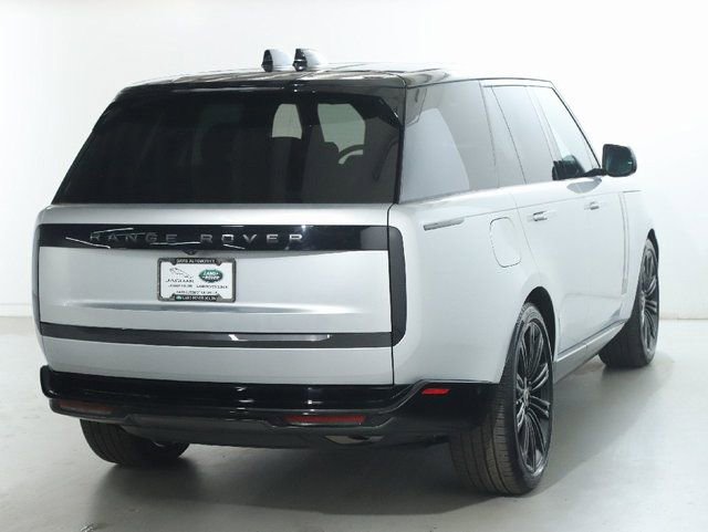 Certified 2025 Land Rover Range Rover SE image 9