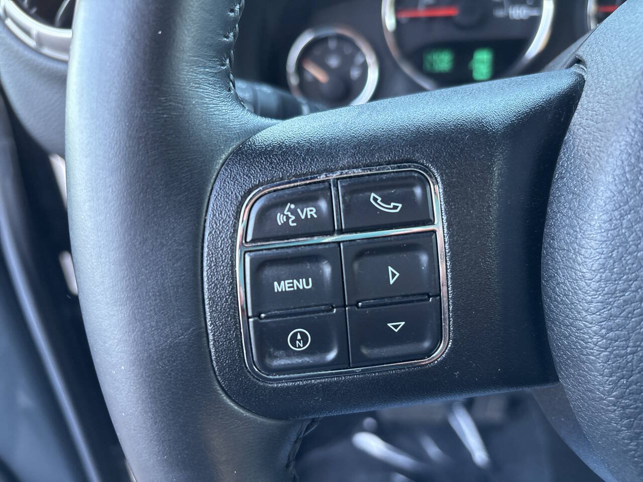 Used 2017 Jeep Wrangler Unlimited Rubicon w/ Connectivity Group AWD/4WD image 16