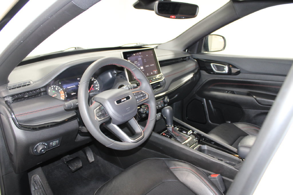 Used 2025 Jeep Compass Trailhawk AWD/4WD image 21