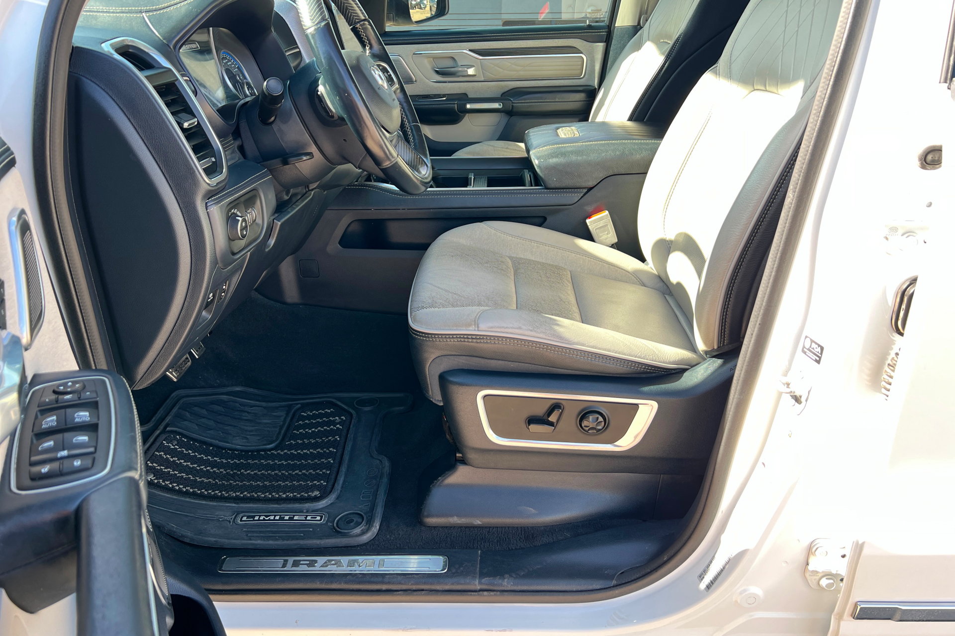 Used 2022 RAM 1500 Limited AWD/4WD image 17