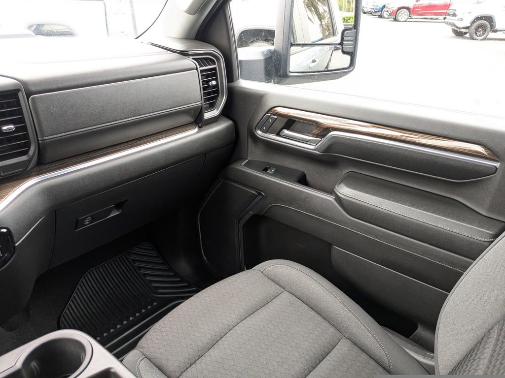 Used 2024 Chevrolet Silverado 3500 LT image 17