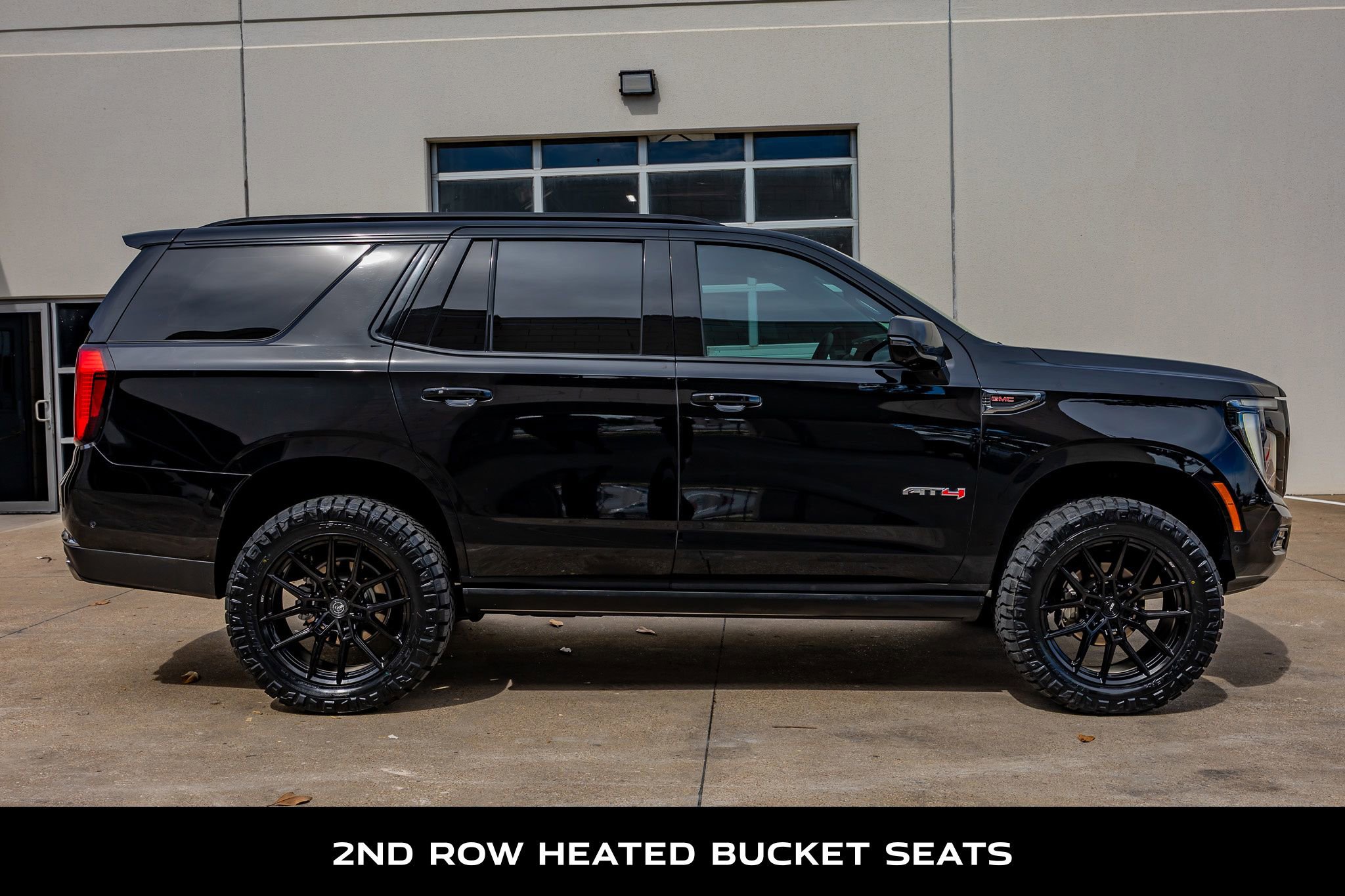 Used 2025 GMC Yukon AT4 w/ AT4 Premium Package AWD/4WD image 11