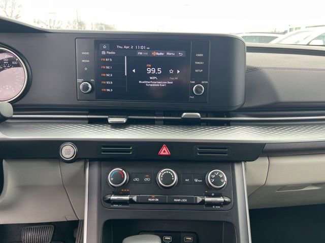 Used 2024 Kia Carnival LX FWD image 18