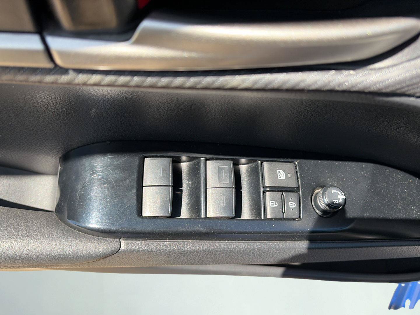 Used 2025 Toyota Camry SE FWD image 19