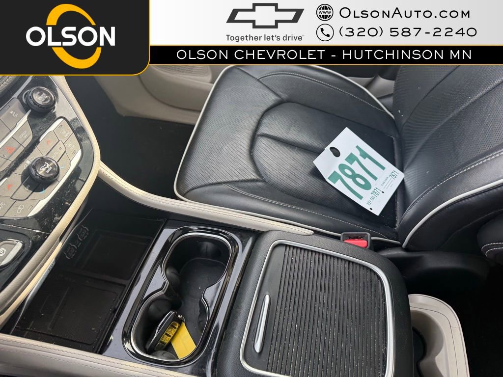 Used 2023 Chrysler Pacifica Limited image 20