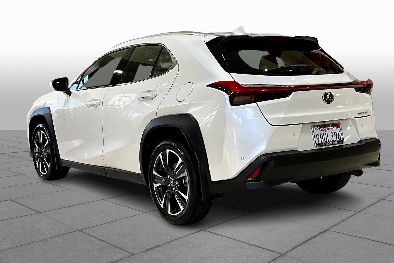 Used 2022 Lexus UX 200 w/ Accessory Package (Z1) FWD image 11