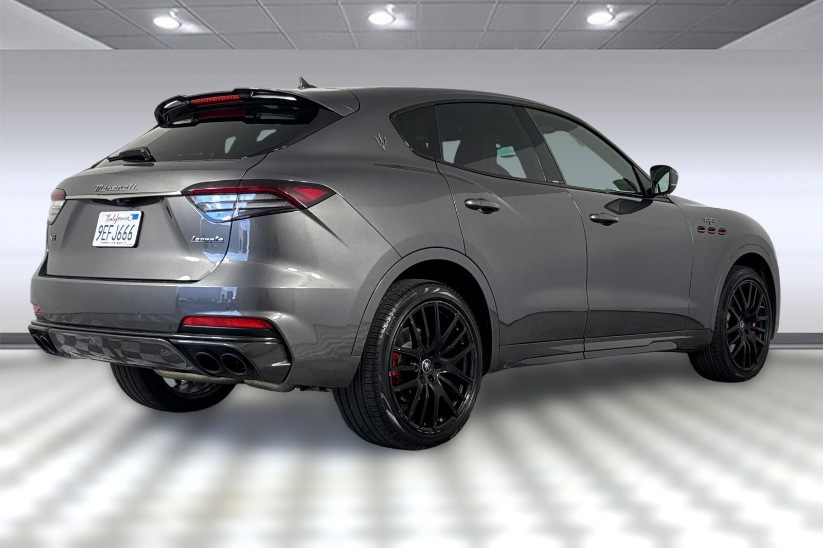 Used 2023 Maserati Levante Trofeo image 8
