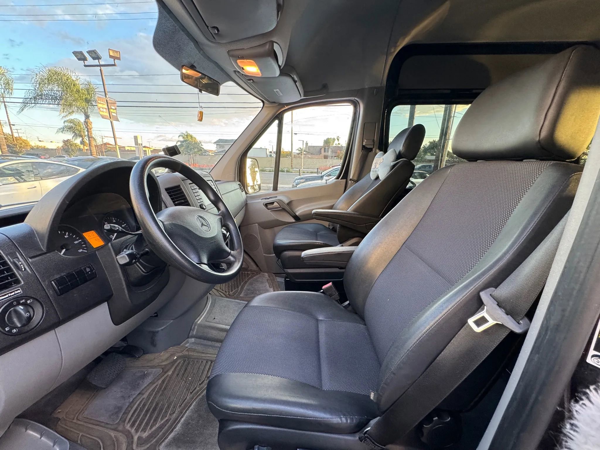 Used 2018 Mercedes-Benz Sprinter 2500 image 9