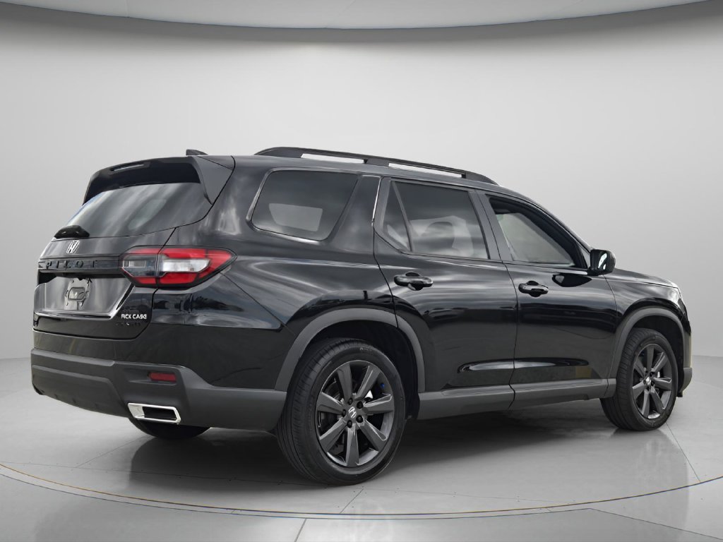 Certified 2025 Honda Pilot Sport image 4