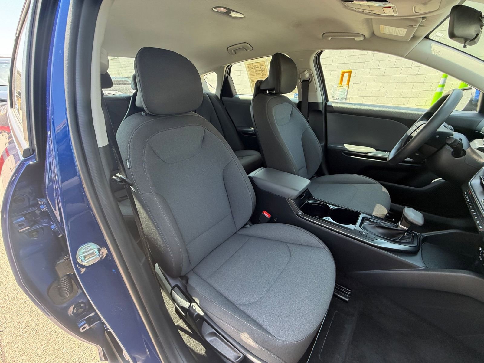 Used 2025 Kia K4 FWD image 36