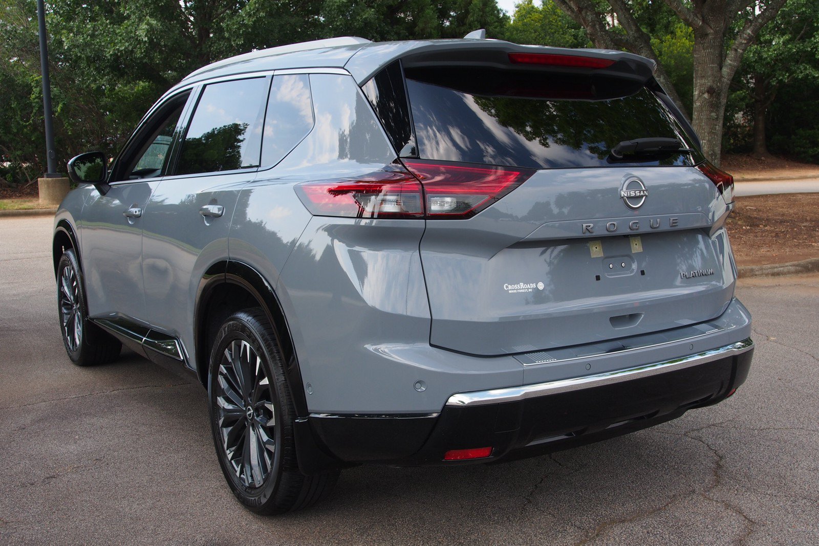 Used 2024 Nissan Rogue Platinum FWD image 5