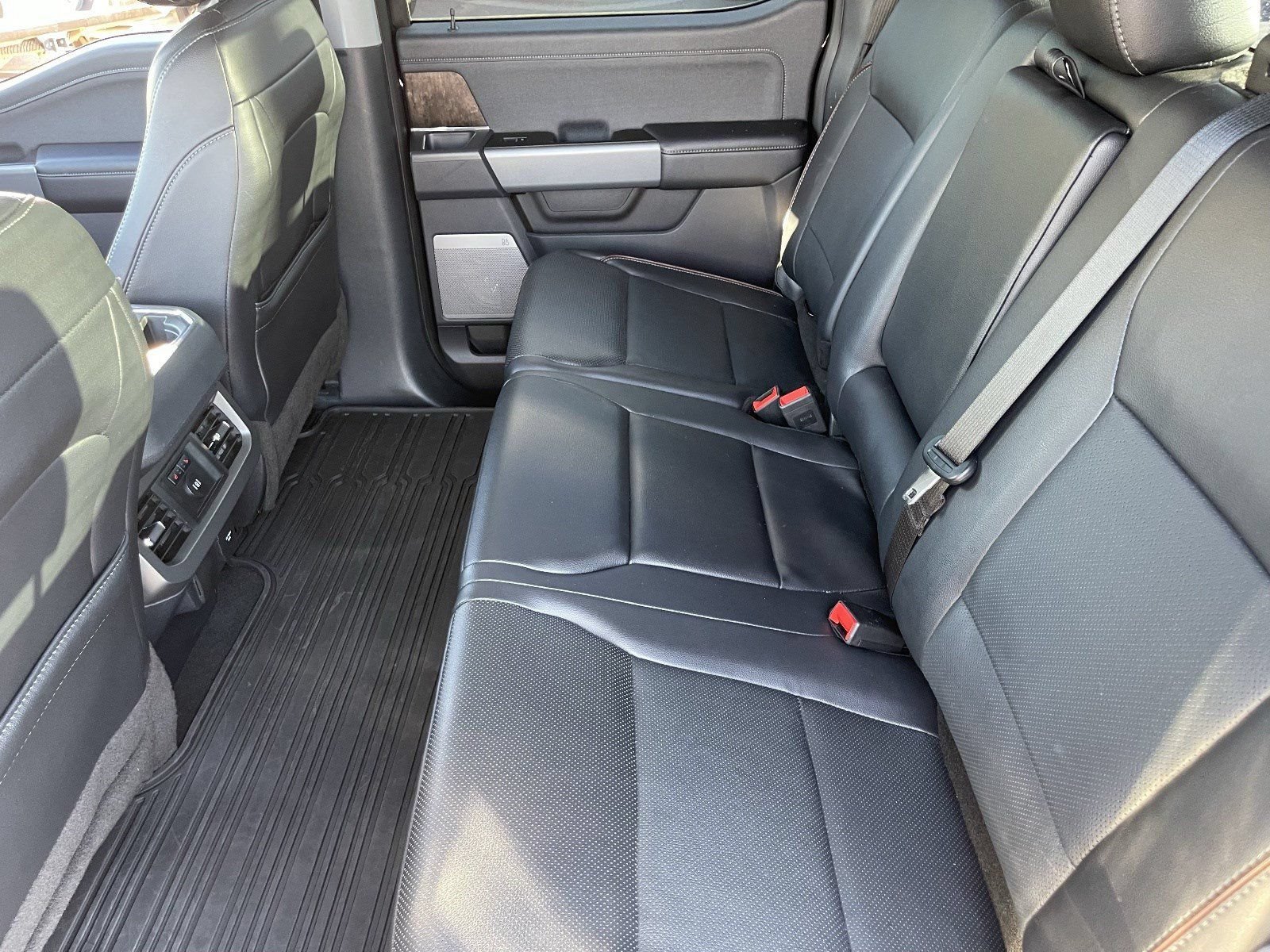 Used 2023 Ford F250 Lariat w/ Lariat Ultimate Package AWD/4WD image 19