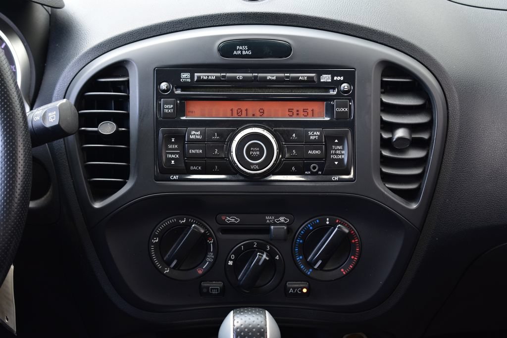 Used 2014 Nissan Juke S FWD image 26
